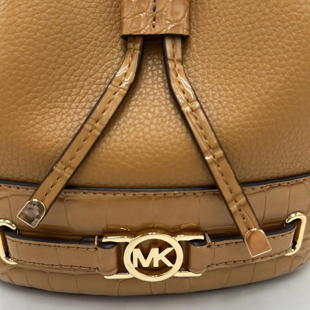 MICHAEL KORS
Reed Medium Pebbled Leather Belted Bucket Messenger SatchelCrossbo - Picture 14 of 16